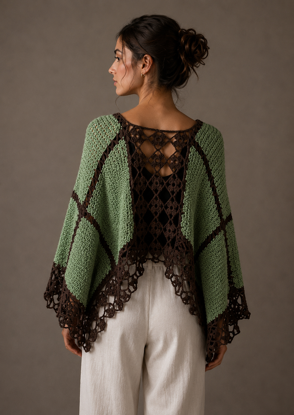 Poncho green black. All sizes.