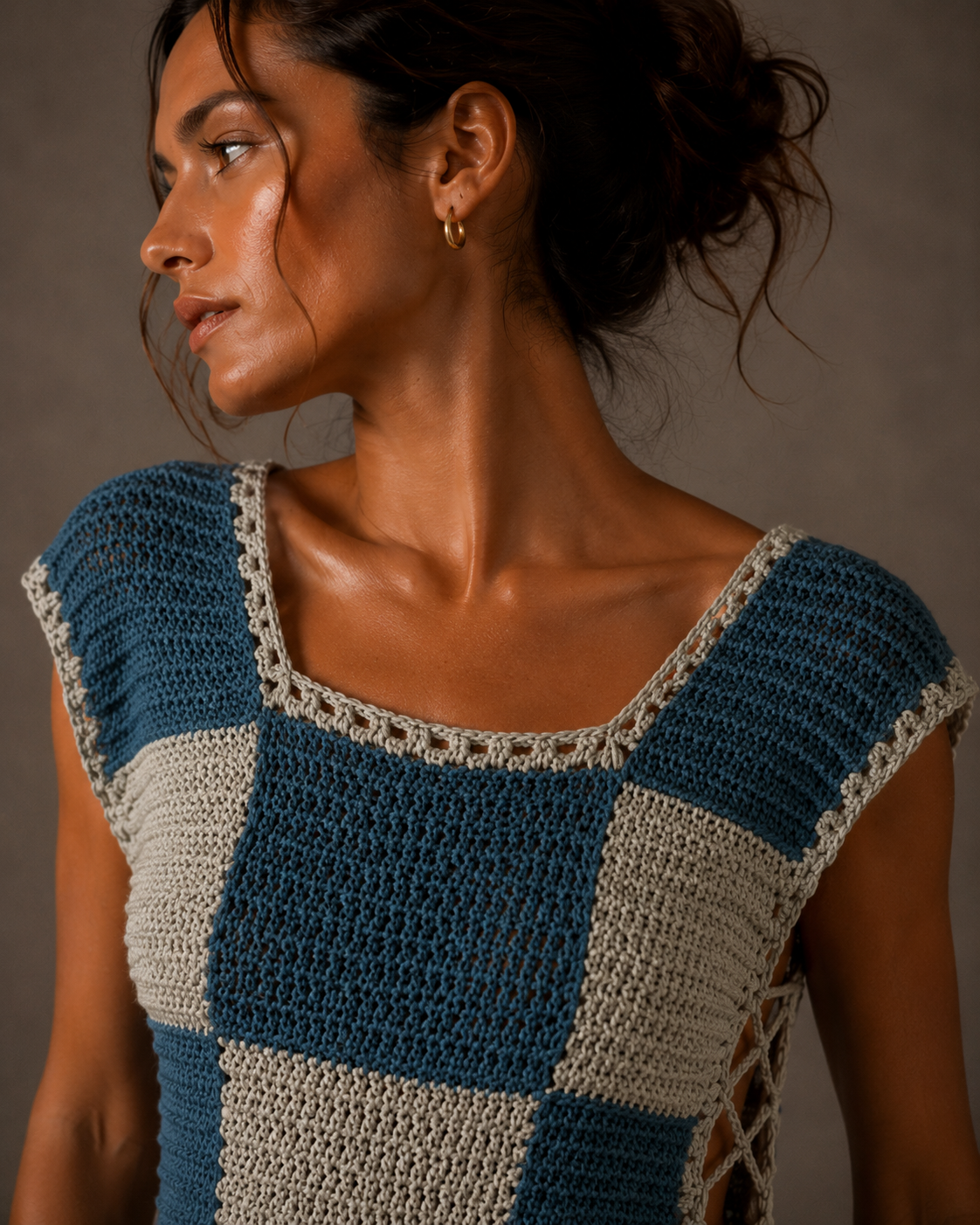 Blue and white side straps are adjustable. xs s